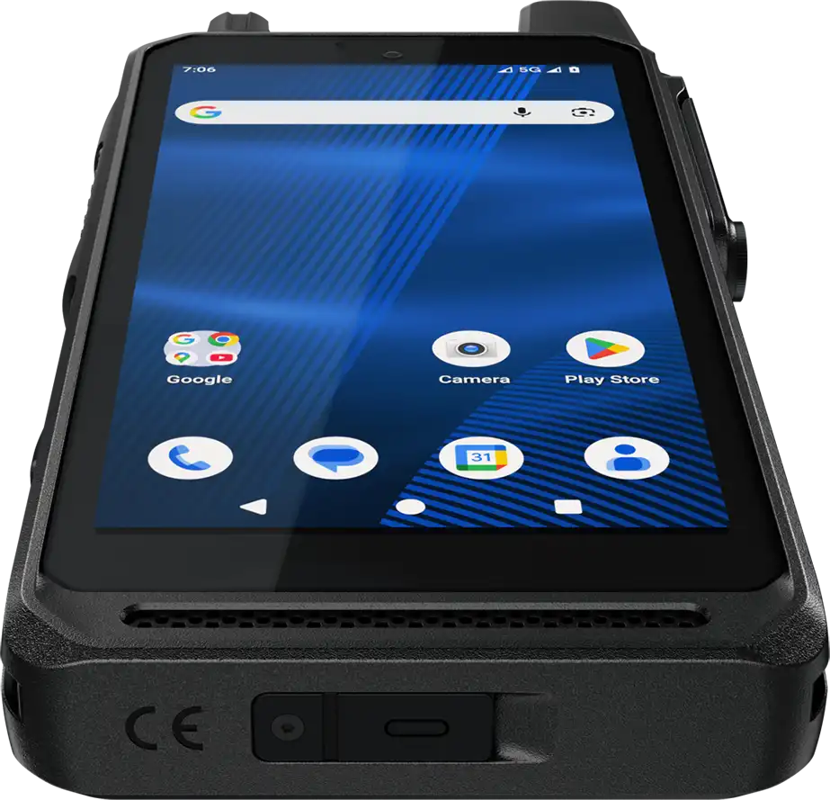 Produktbild på MCX-smartphone Motorola LEX L30 tagen snett underifrån.