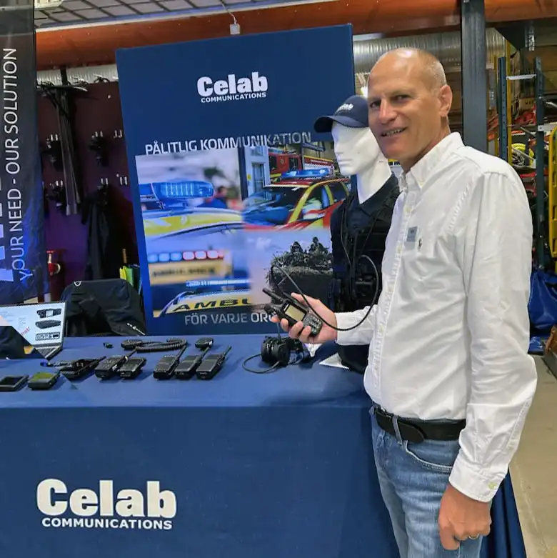 Bild på Lars-Gunnar Gydemo i Celab monter på Skånsk Brandskyddsdag 2025.