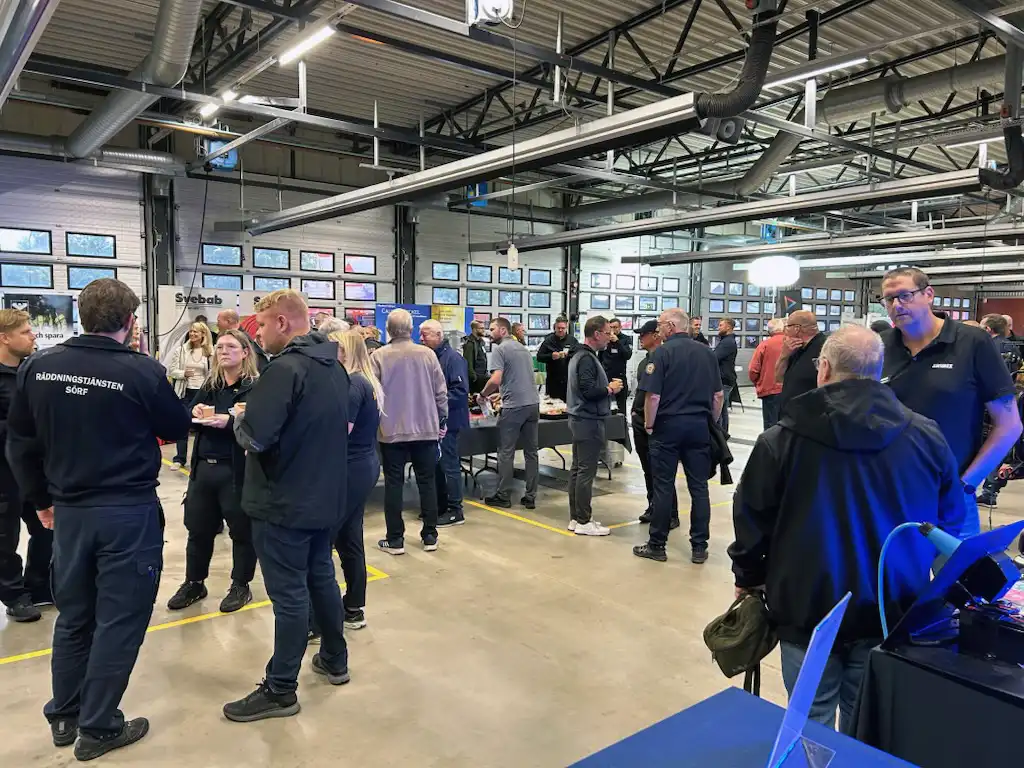 Översikt över mässhallen på Skånsk Brandskyddsdag 2025.